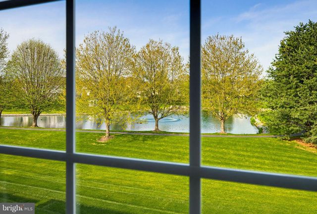 704 WOODFIELD DR, Lititz, PA 17543