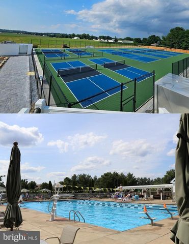 704 WOODFIELD DR, Lititz, PA 17543