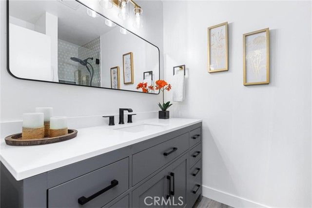 8356 Vanalden Avenue, Northridge (los Angeles), CA 91324