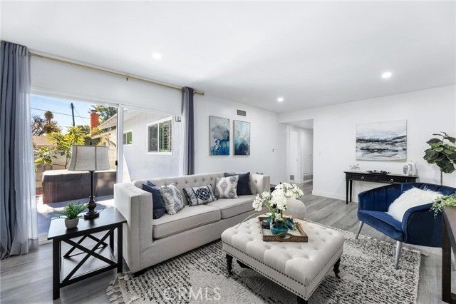 8356 Vanalden Avenue, Northridge (los Angeles), CA 91324