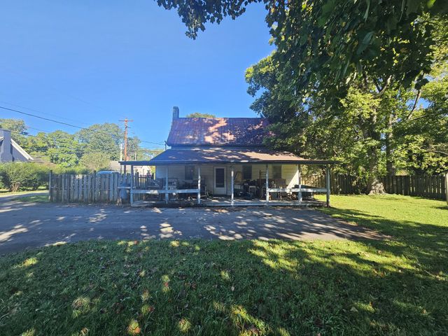 102 Cowan St, W, Cowan, TN 37318