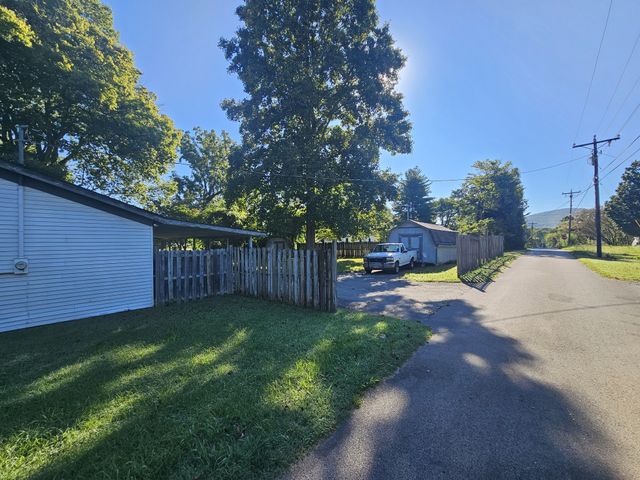 102 Cowan St, W, Cowan, TN 37318