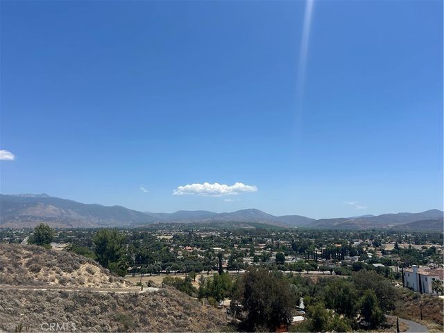 4020 Charlton Avenue, Hemet, CA 92544