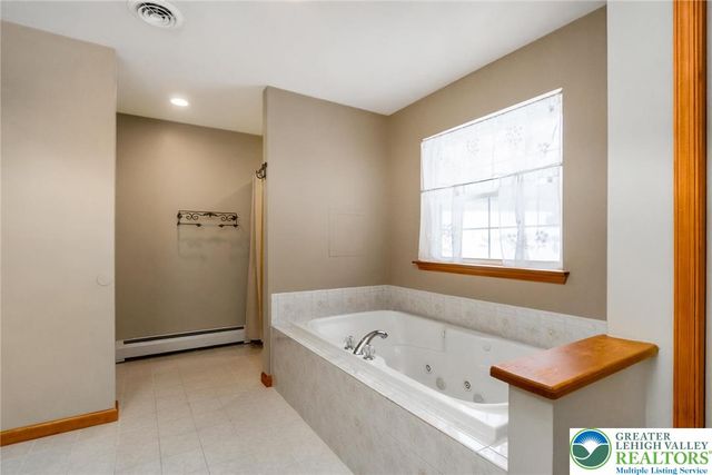 95 Benns Hill Road, Washington Twp, PA 18013