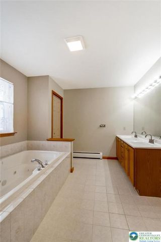 95 Benns Hill Road, Washington Twp, PA 18013