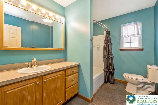 95 Benns Hill Road, Washington Twp, PA 18013