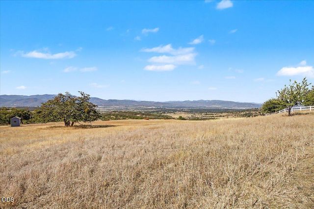 6590 Hillcrest Road, Medford, OR 97504
