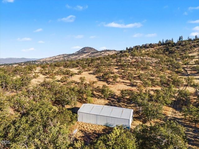6590 Hillcrest Road, Medford, OR 97504