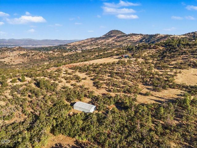 6590 Hillcrest Road, Medford, OR 97504