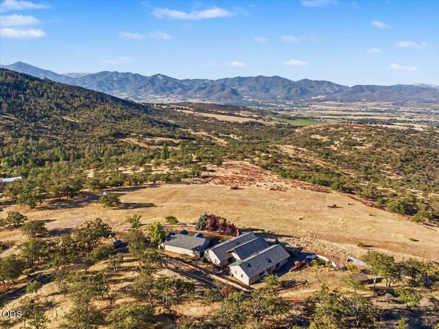 6590 Hillcrest Road, Medford, OR 97504