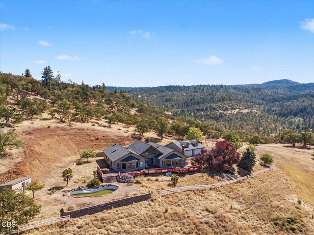 6590 Hillcrest Road, Medford, OR 97504