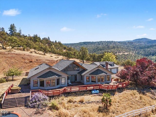 6590 Hillcrest Road, Medford, OR 97504