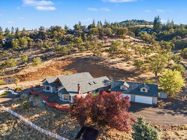 6590 Hillcrest Road, Medford, OR 97504