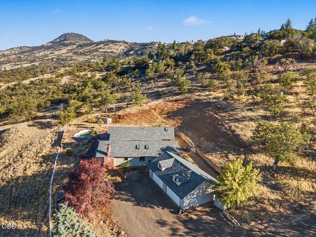 6590 Hillcrest Road, Medford, OR 97504