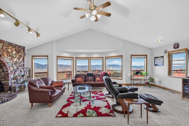 6590 Hillcrest Road, Medford, OR 97504