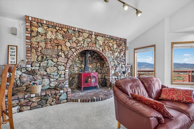 6590 Hillcrest Road, Medford, OR 97504