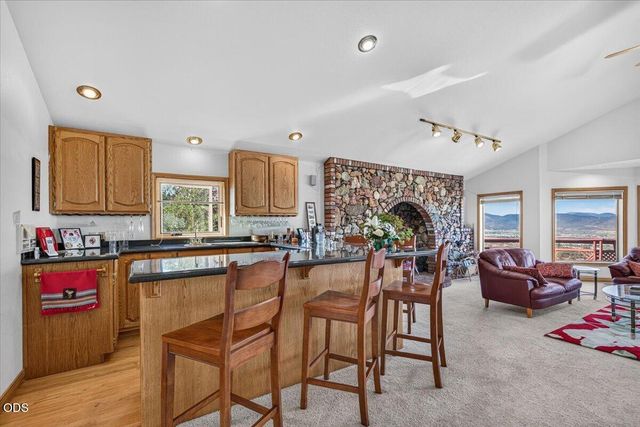 6590 Hillcrest Road, Medford, OR 97504
