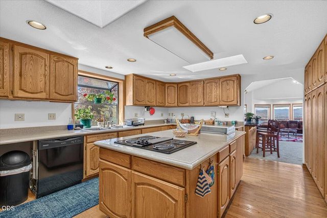 6590 Hillcrest Road, Medford, OR 97504