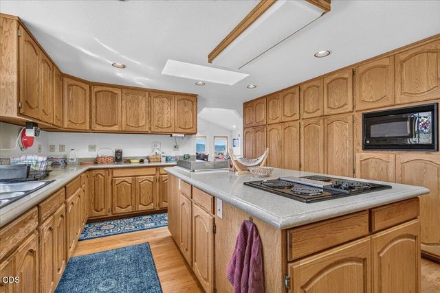 6590 Hillcrest Road, Medford, OR 97504