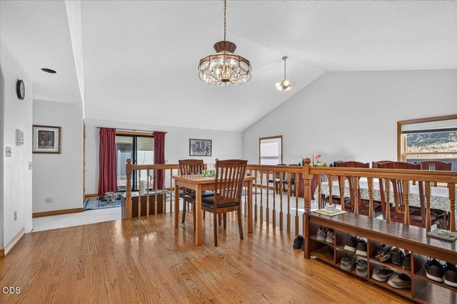 6590 Hillcrest Road, Medford, OR 97504