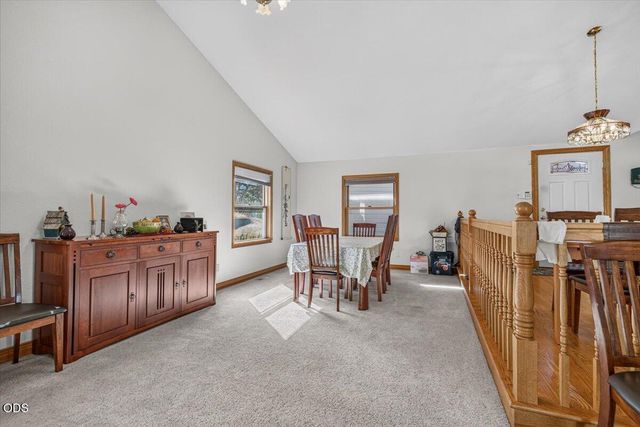 6590 Hillcrest Road, Medford, OR 97504