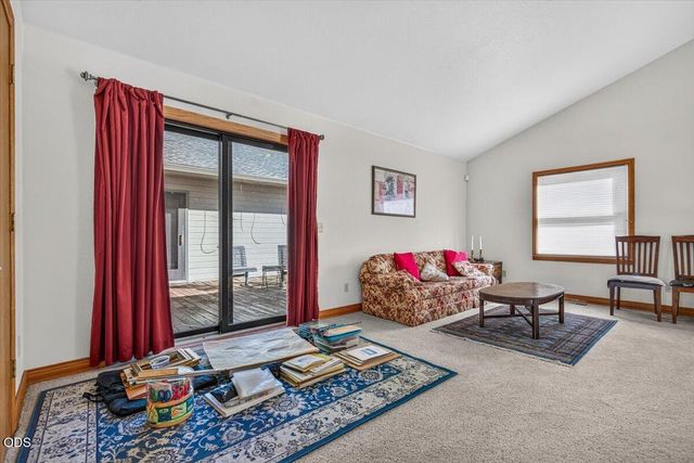 6590 Hillcrest Road, Medford, OR 97504