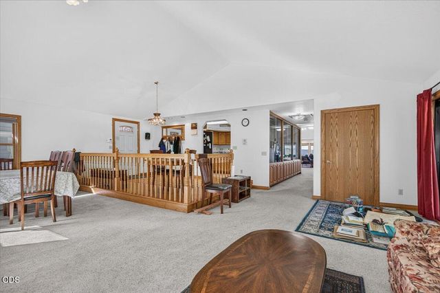 6590 Hillcrest Road, Medford, OR 97504