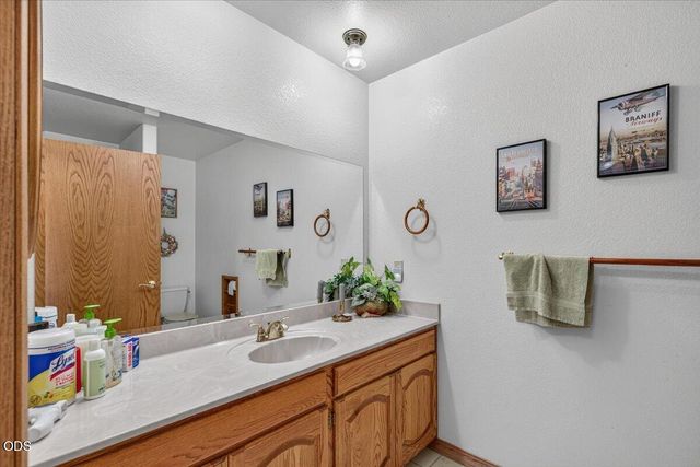 6590 Hillcrest Road, Medford, OR 97504