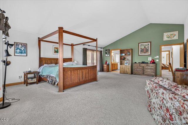 6590 Hillcrest Road, Medford, OR 97504