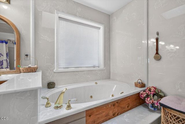 6590 Hillcrest Road, Medford, OR 97504