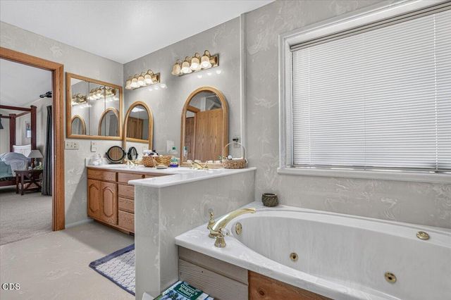 6590 Hillcrest Road, Medford, OR 97504