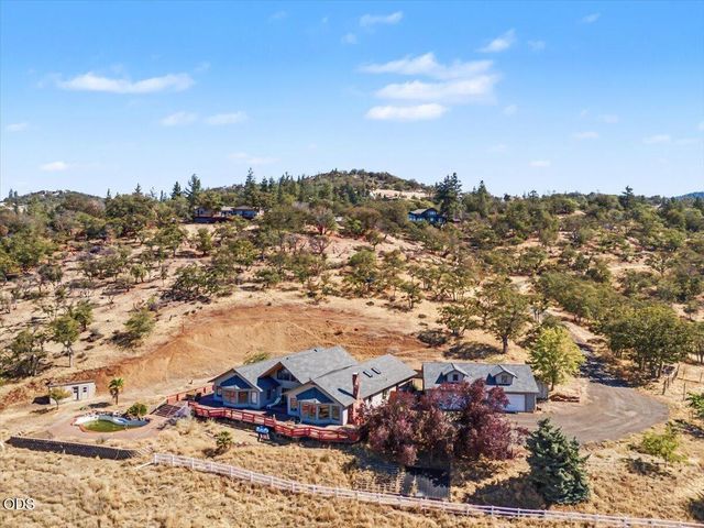 6590 Hillcrest Road, Medford, OR 97504