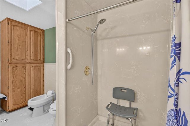 6590 Hillcrest Road, Medford, OR 97504