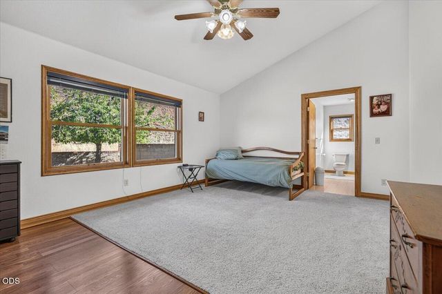 6590 Hillcrest Road, Medford, OR 97504