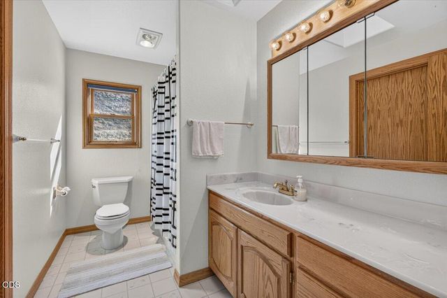 6590 Hillcrest Road, Medford, OR 97504
