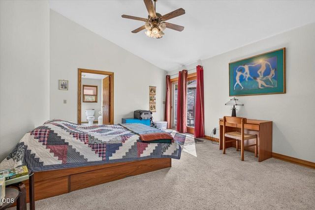 6590 Hillcrest Road, Medford, OR 97504