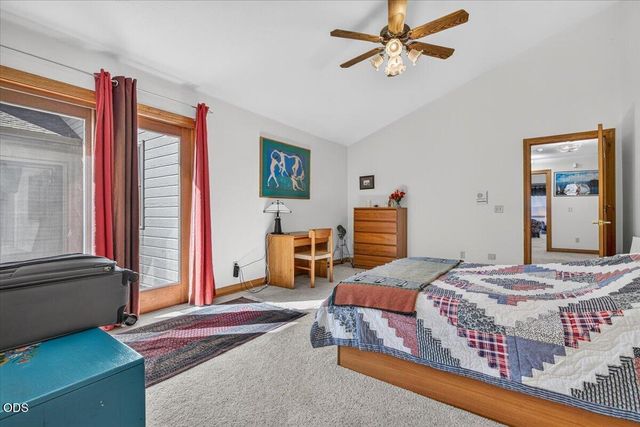 6590 Hillcrest Road, Medford, OR 97504