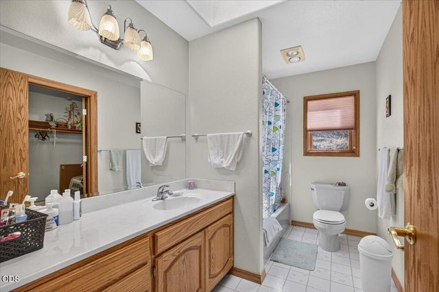 6590 Hillcrest Road, Medford, OR 97504