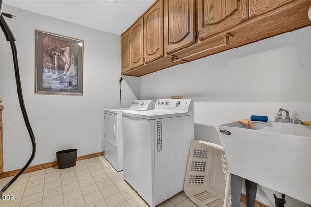 6590 Hillcrest Road, Medford, OR 97504