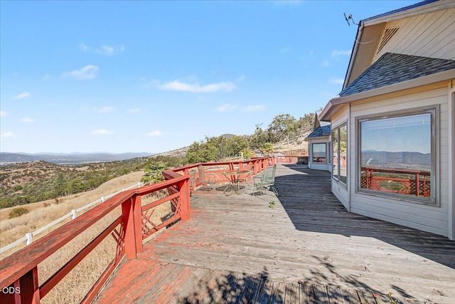 6590 Hillcrest Road, Medford, OR 97504
