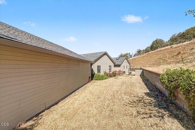 6590 Hillcrest Road, Medford, OR 97504