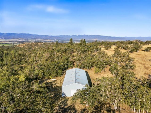 6590 Hillcrest Road, Medford, OR 97504