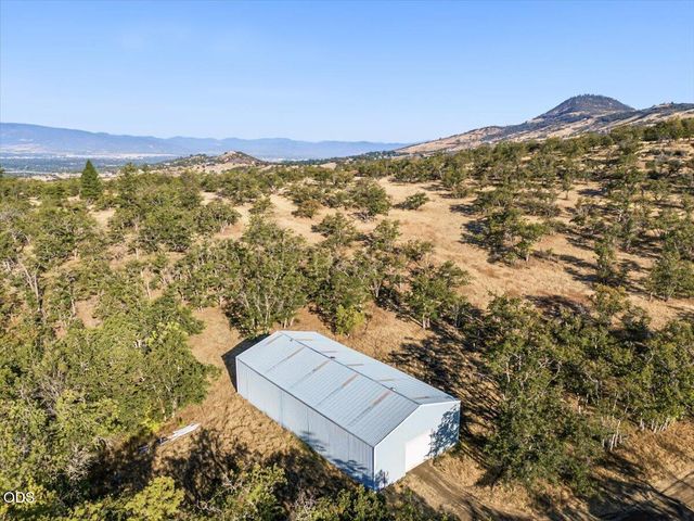 6590 Hillcrest Road, Medford, OR 97504