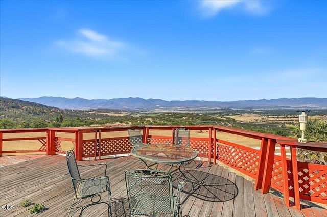6590 Hillcrest Road, Medford, OR 97504