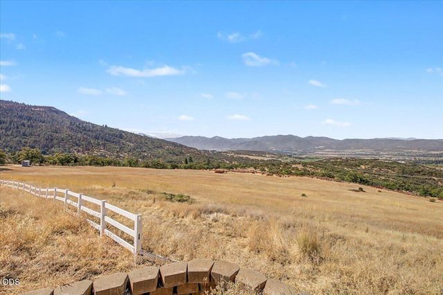 6590 Hillcrest Road, Medford, OR 97504