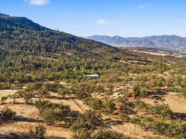 6590 Hillcrest Road, Medford, OR 97504