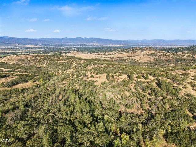 6590 Hillcrest Road, Medford, OR 97504
