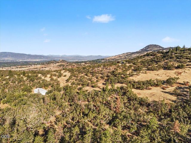 6590 Hillcrest Road, Medford, OR 97504