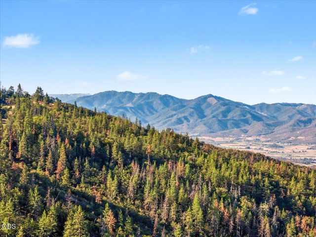 6590 Hillcrest Road, Medford, OR 97504