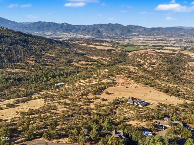 6590 Hillcrest Road, Medford, OR 97504